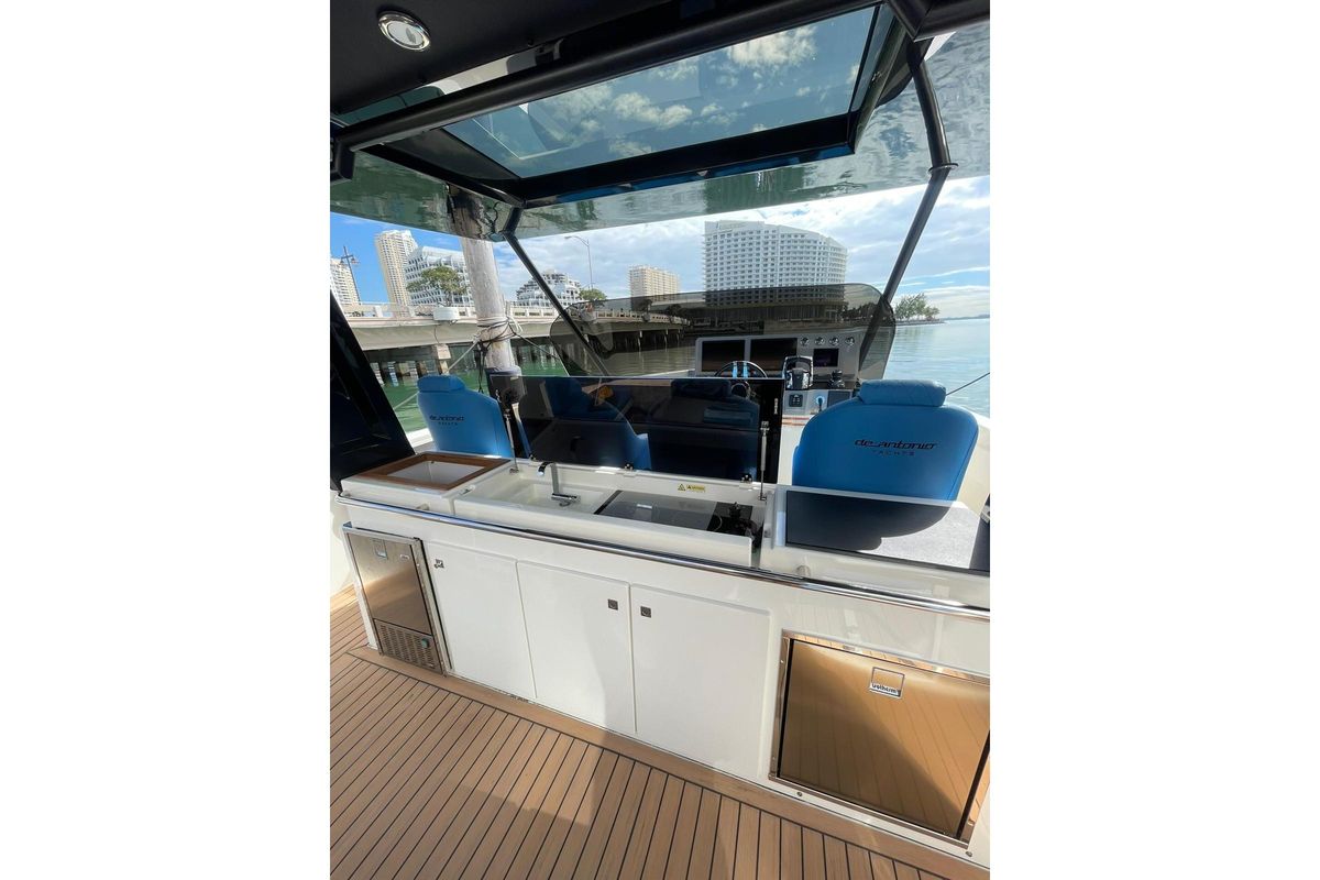 2021 De Antonio Yachts 42 