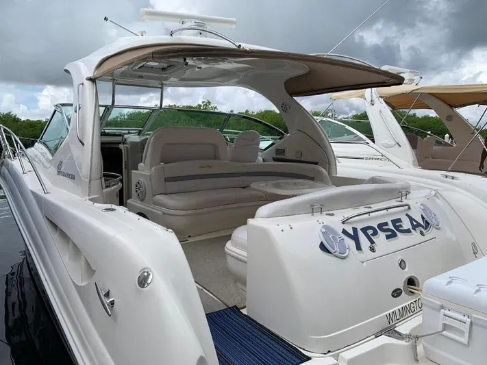 Gyspea 2005 Sea Ray 420 Da Yacht Photos Pics 2005 Sea Ray 420 Sundancer yacht with spacious seating and sleek design.