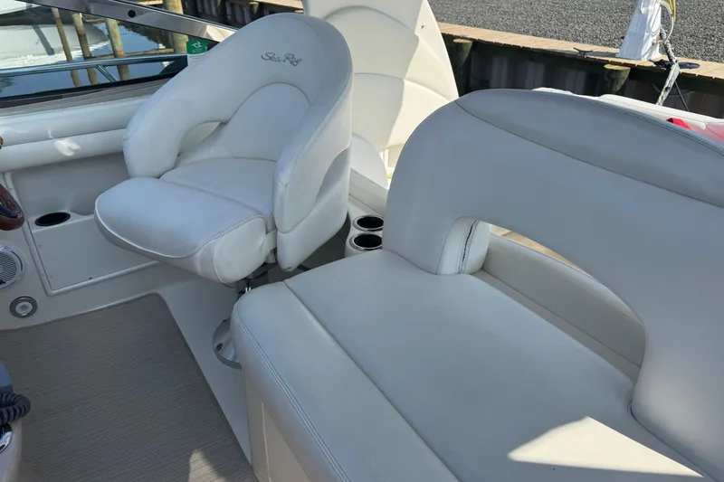 Yacht Photos Pics 2002 Sea Ray 360 Sundancer cockpit with white leather seating and steering area.