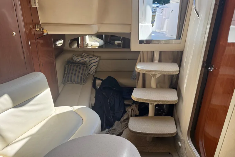  Yacht Photos Pics Interior of 2002 Sea Ray 360 Sundancer yacht with seating and steps.