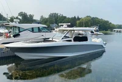 Boston Whaler 350 Realm