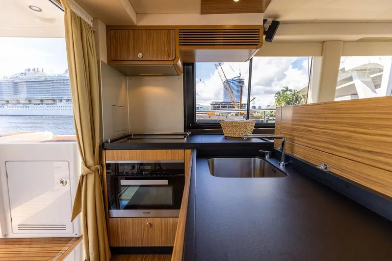 Septembre Yacht Photos Pics 