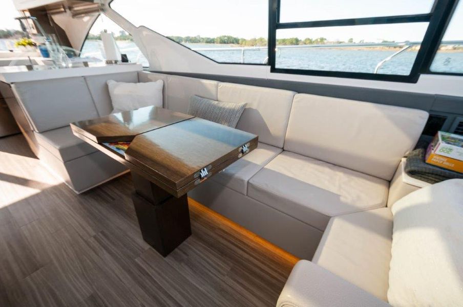 2016 Cruisers Yachts 60 Cantius