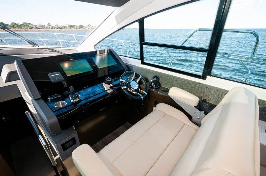 2016 Cruisers Yachts 60 Cantius