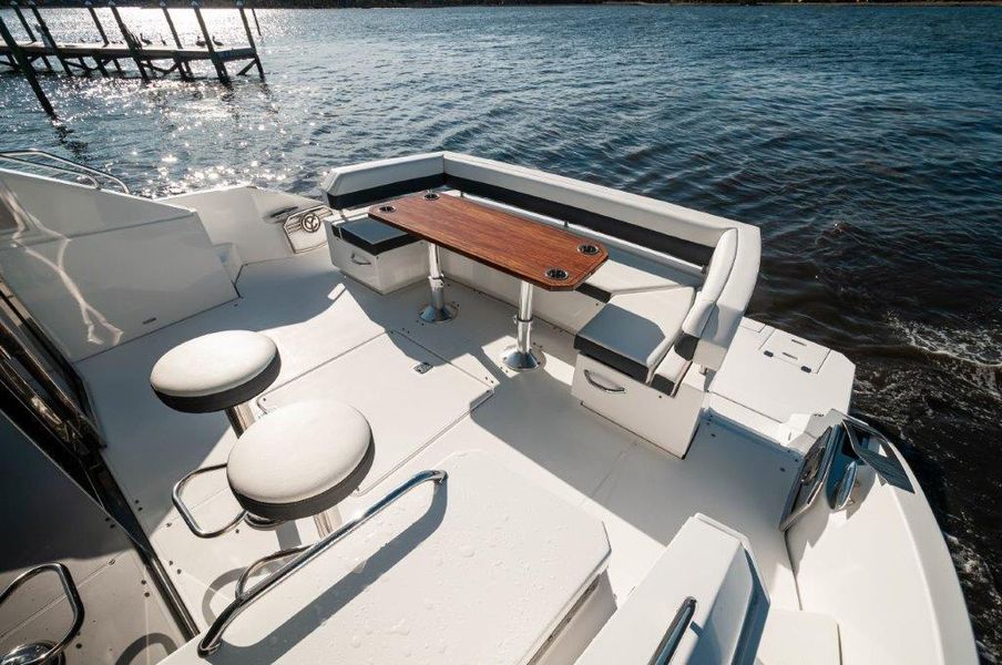 2016 Cruisers Yachts 60 Cantius