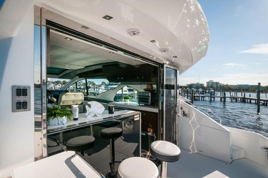 2016 Cruisers Yachts 60 Cantius