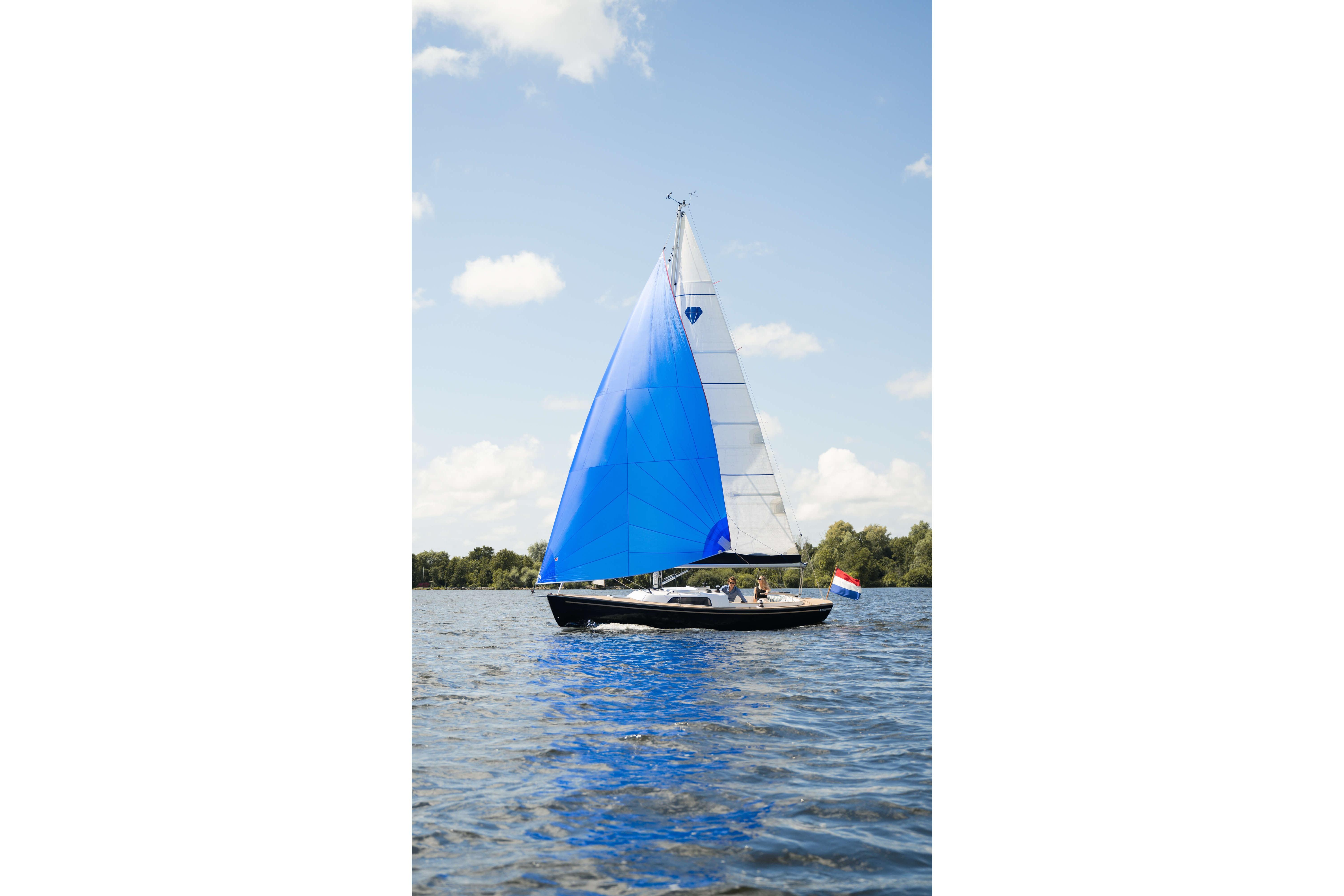 Saffier SC 8M Cabin 2026 sailing with blue sails on a sunny day.