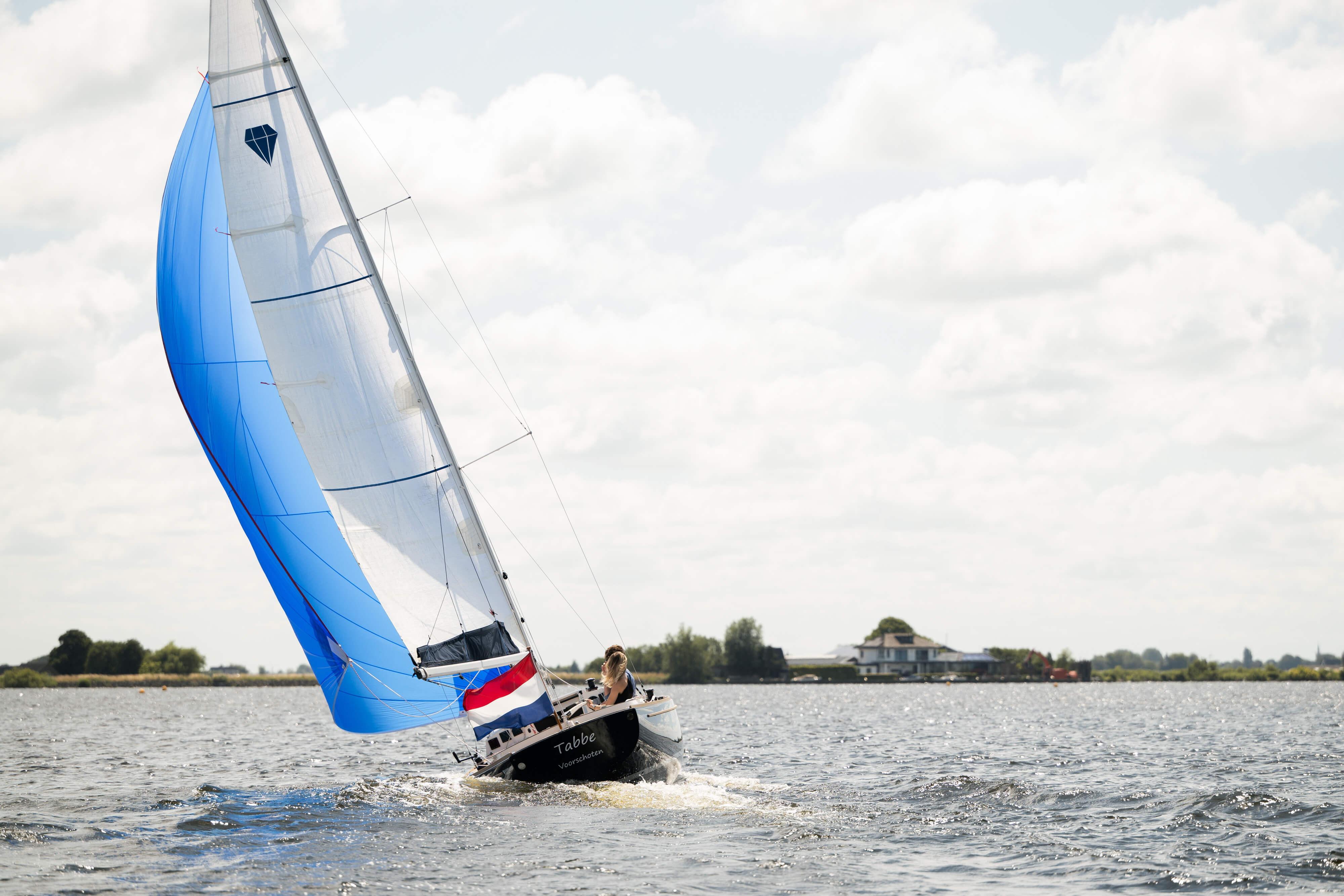 Saffier SC 8M Cabin 2026 sailing with blue spinnaker on a sunny day.