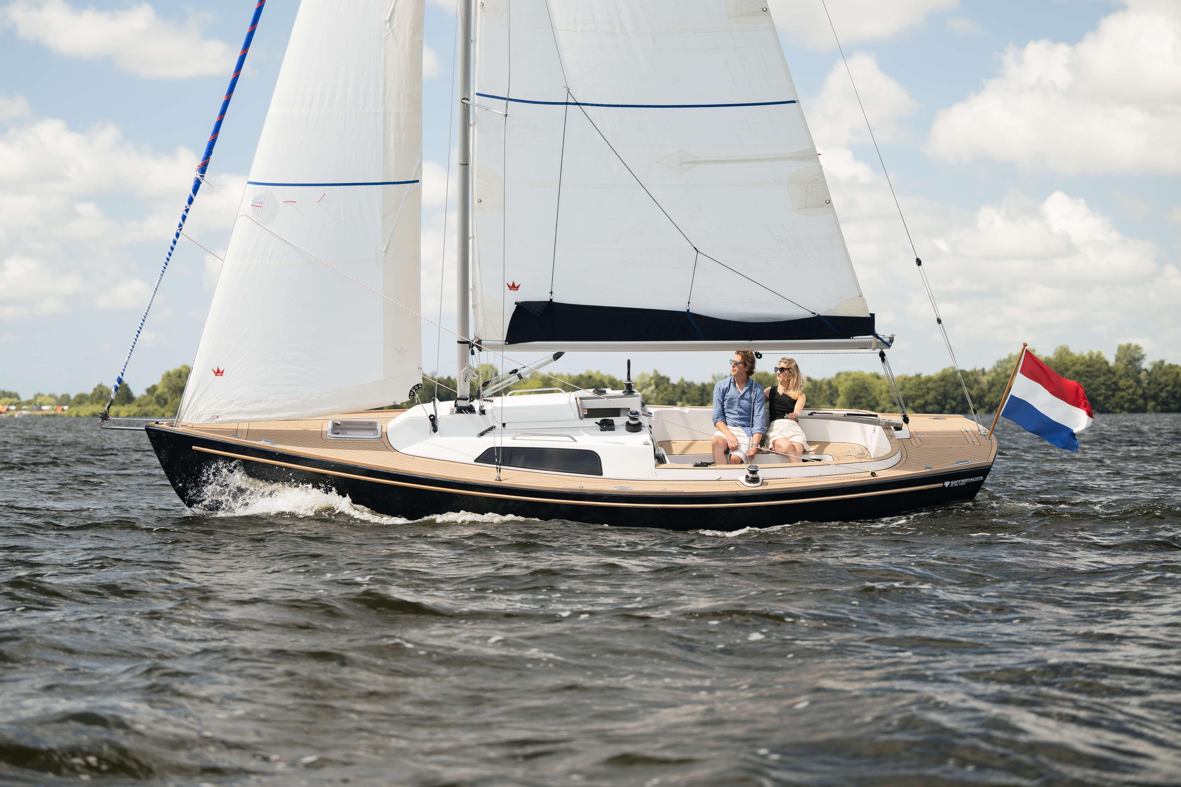 2026 Saffier SC 8M Cabin sailboat on water, featuring sleek design and Dutch flag.