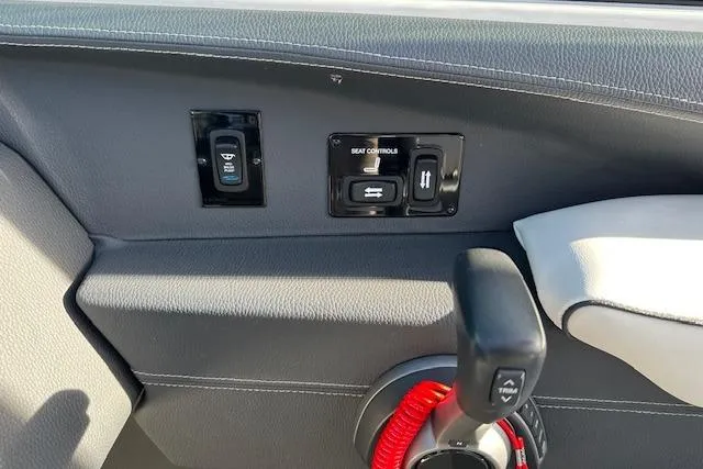  Yacht Photos Pics 2023 Regal 2800 Bowrider interior controls and throttle lever detail.