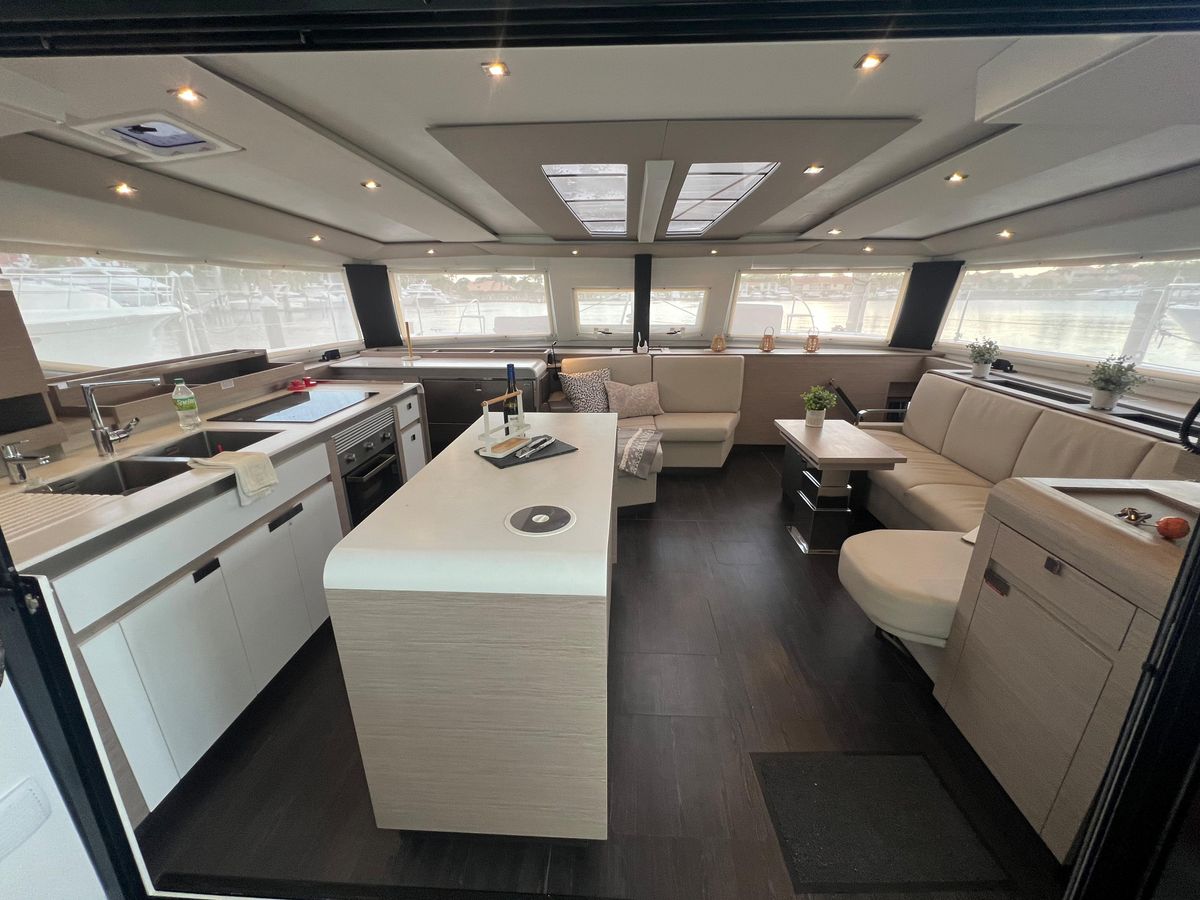 2022 Fountaine Pajot 51 