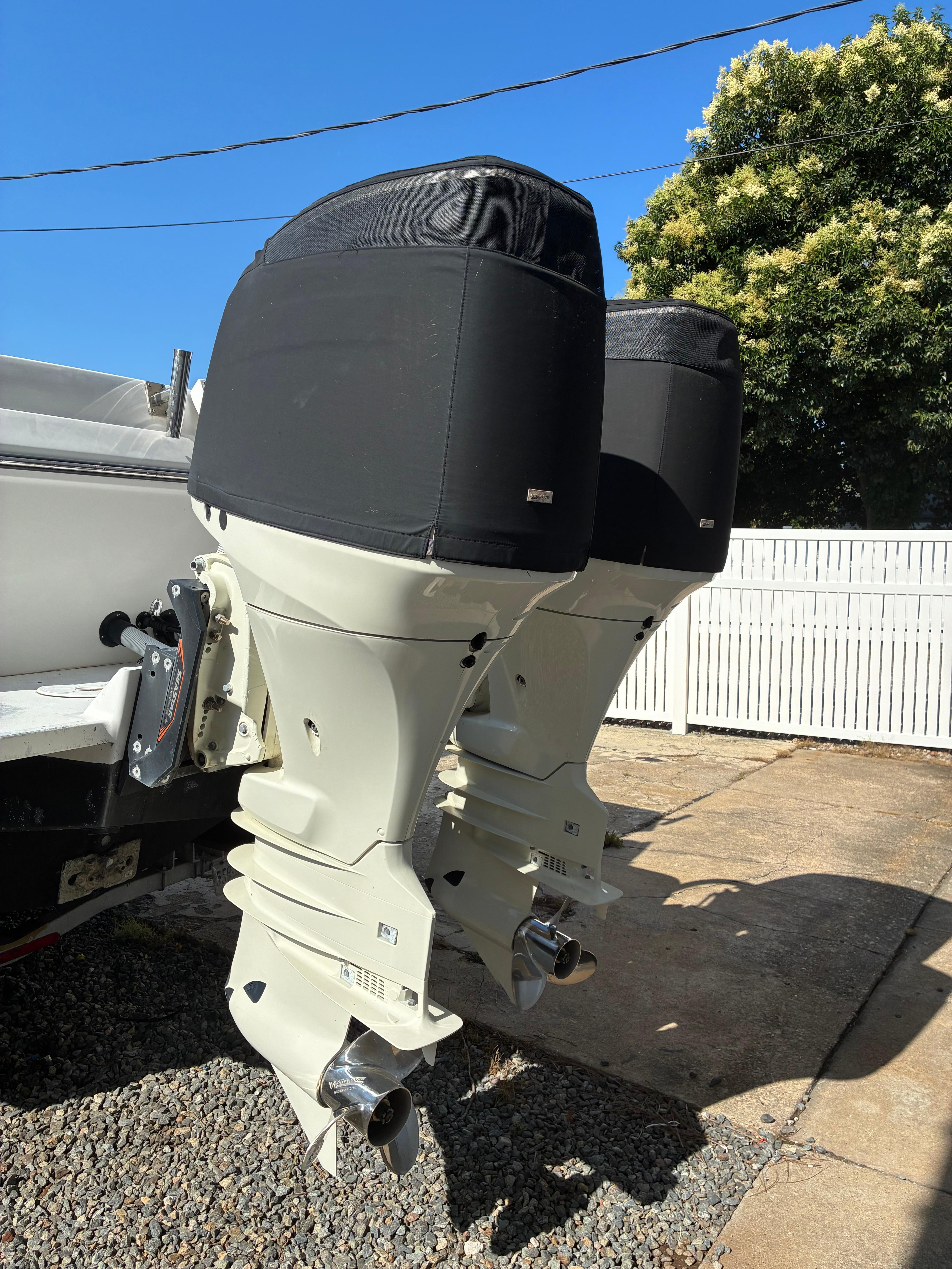 Stamas 320 Express with 2020 outboards