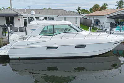 2012 Cruisers Yachts 48 Cantius
