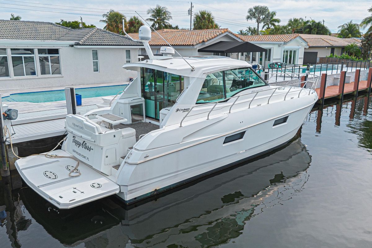 2012 Cruisers Yachts 48 