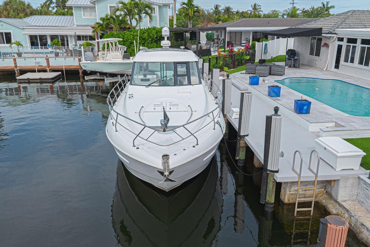 2012 Cruisers Yachts 48 