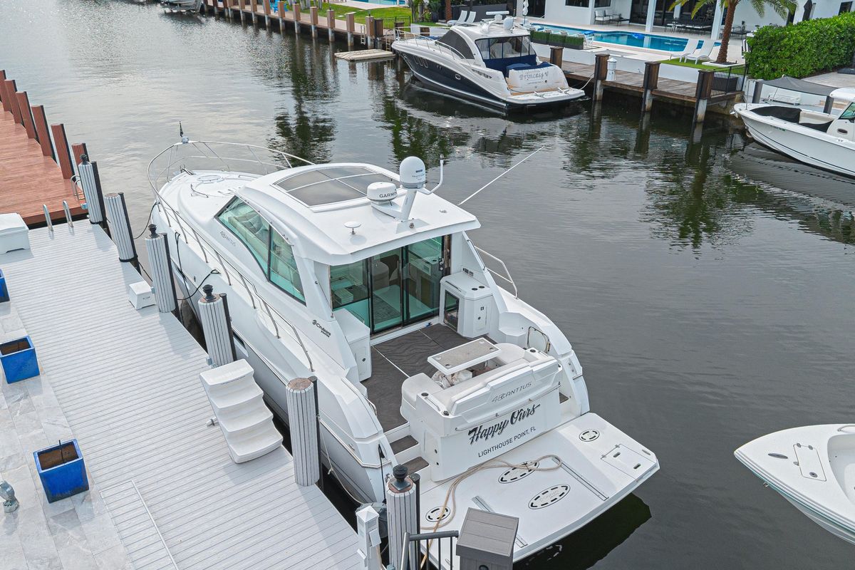 2012 Cruisers Yachts 48 