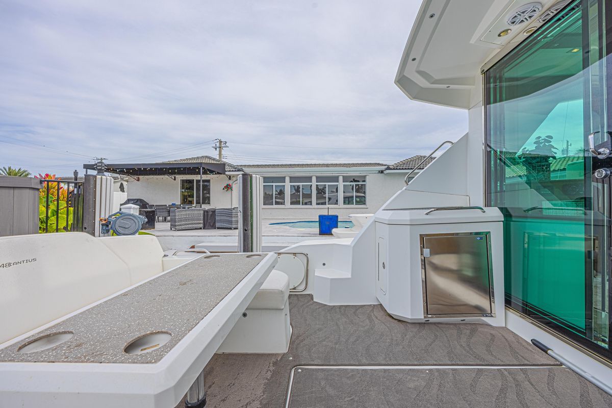 2012 Cruisers Yachts 48 