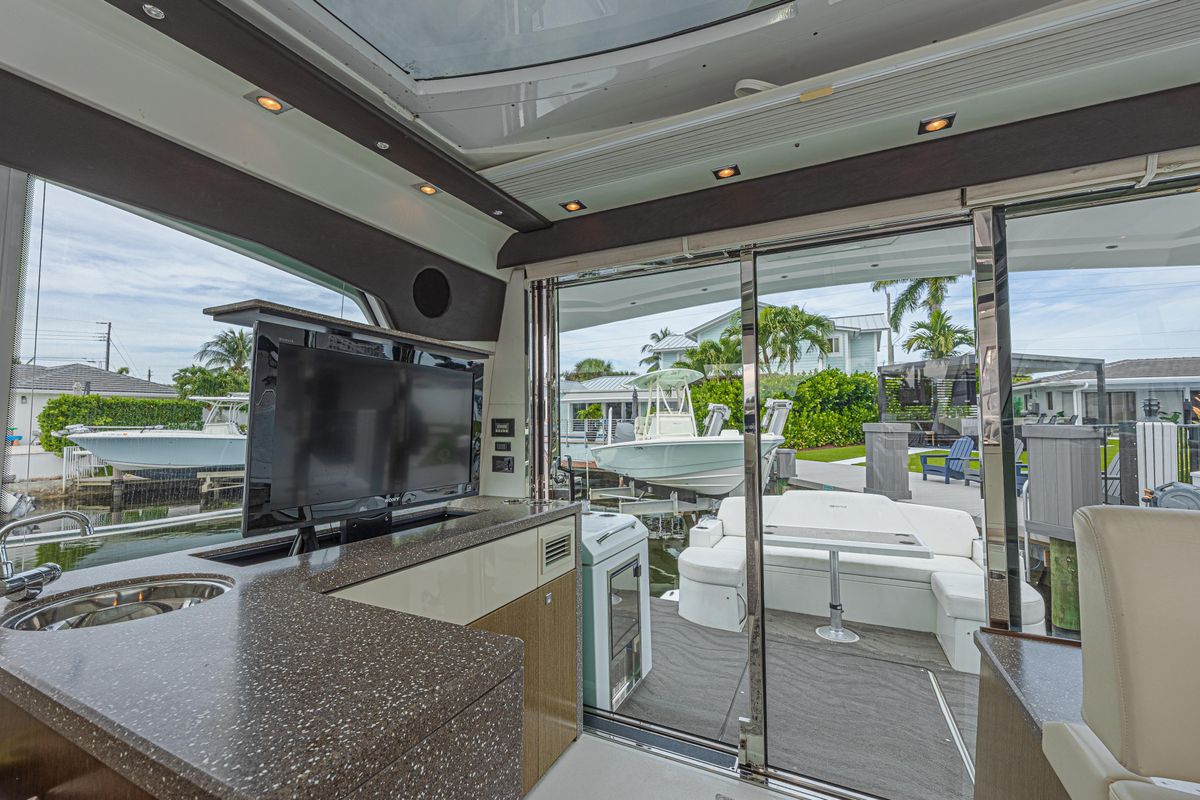 2012 Cruisers Yachts 48 