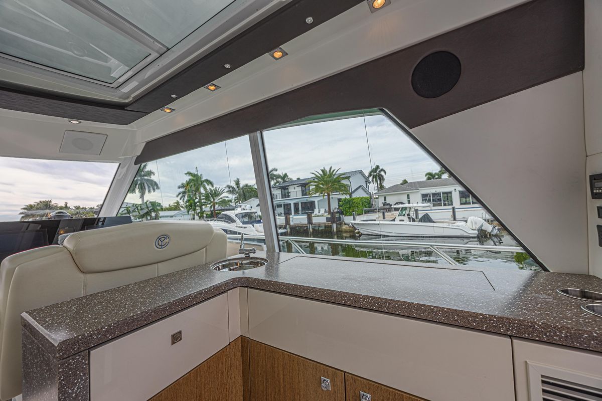 2012 Cruisers Yachts 48 