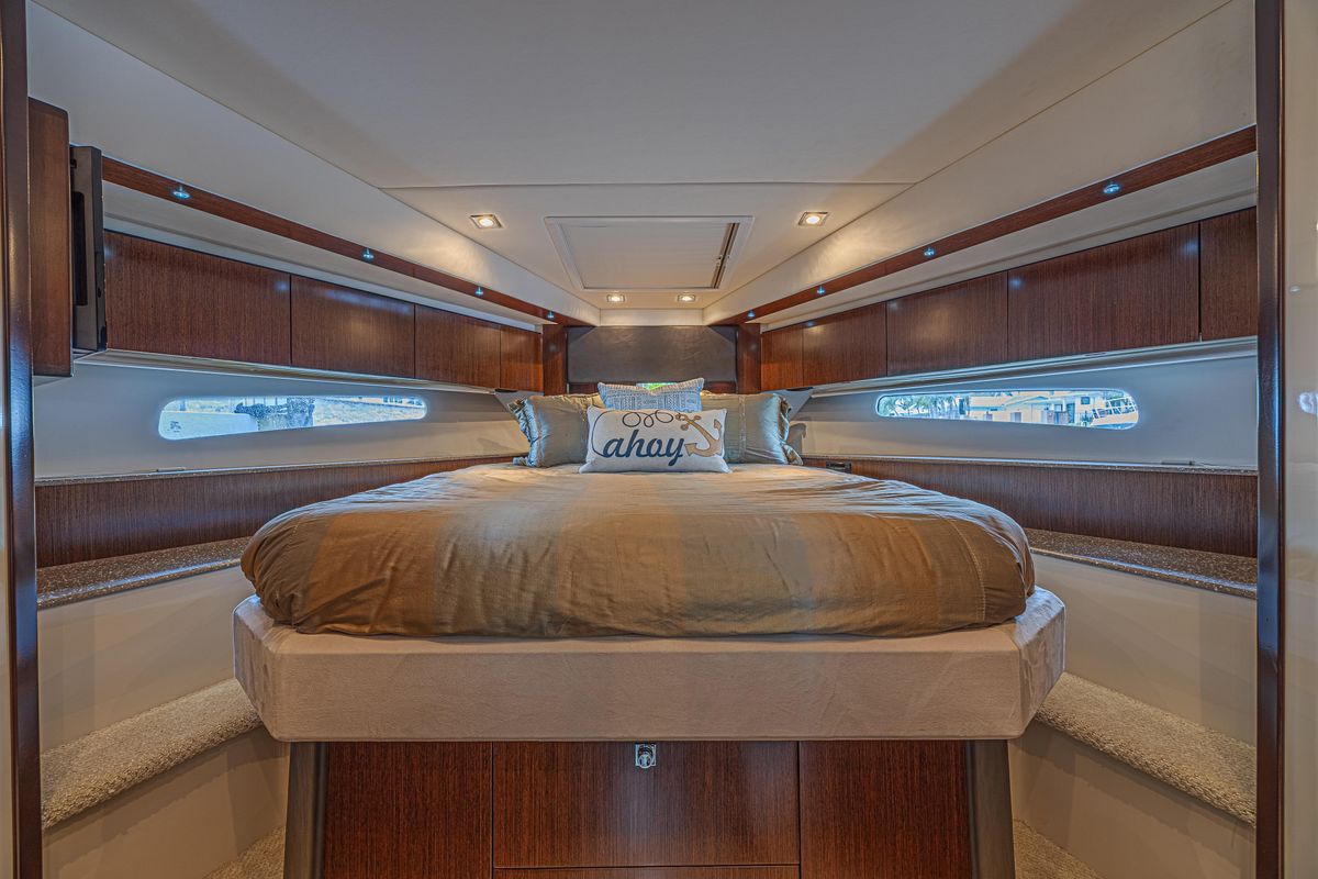 2012 Cruisers Yachts 48 