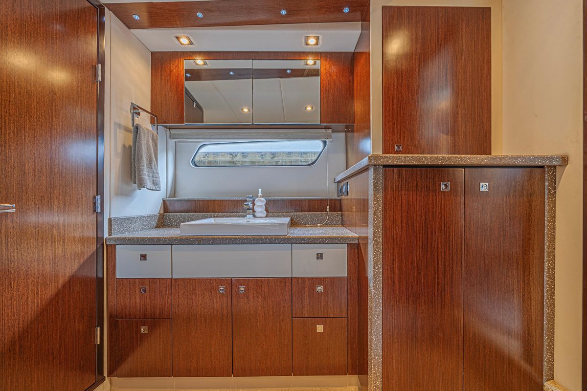 2012 Cruisers Yachts 48 