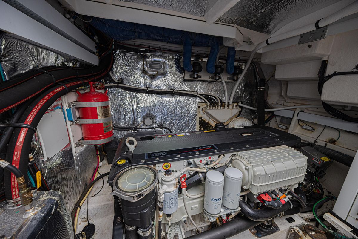 2012 Cruisers Yachts 48 