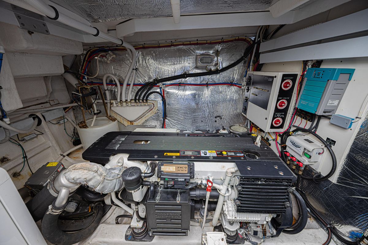 2012 Cruisers Yachts 48 