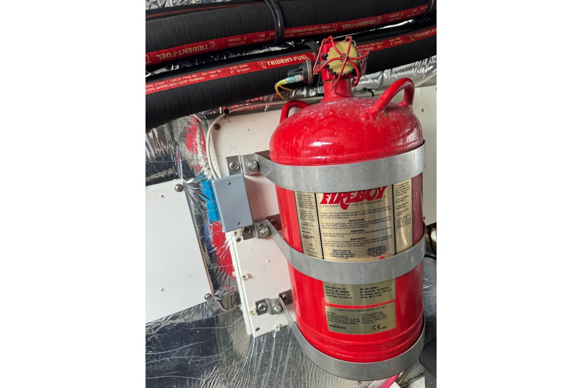 2012 Cruisers Yachts 48 