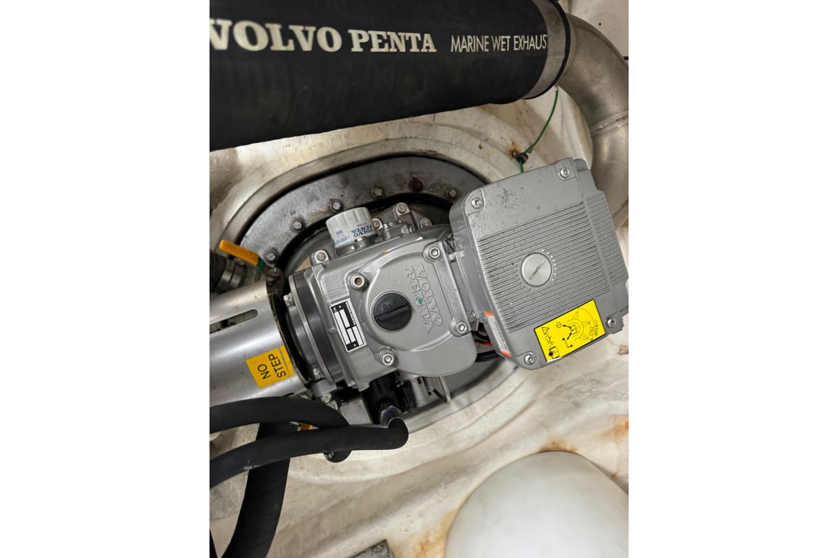 2012 Cruisers Yachts 48 