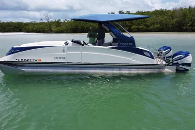 Harris Crowne SL 270 Twin Engine