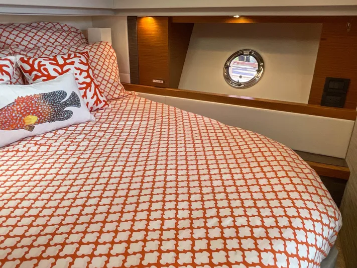 Hydrophilic Yacht Photos Pics Primary stateroom