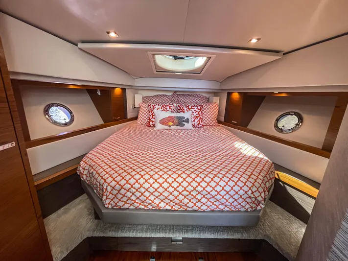 Hydrophilic Yacht Photos Pics Primary stateroom