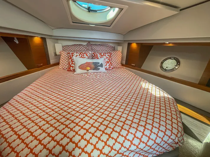 Hydrophilic Yacht Photos Pics Primary stateroom