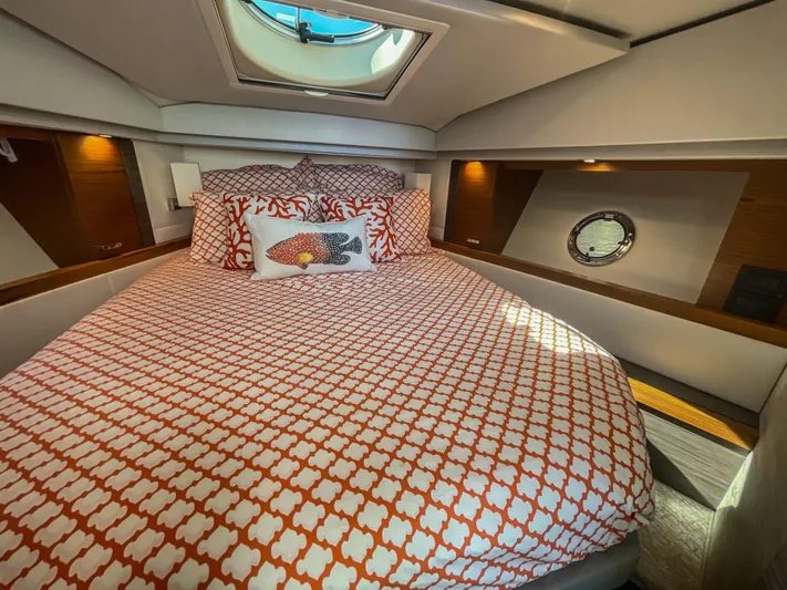 Hydrophilic Yacht Photos Pics Primary stateroom