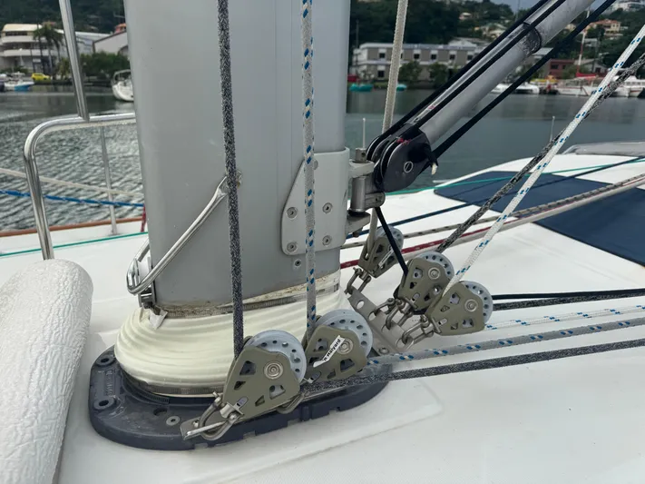 Liquid Sunshine Yacht Photos Pics Sailing rigging on a 2005 Beneteau 523 Oceanis yacht, featuring pulleys and ropes.