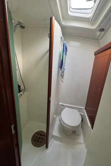Liquid Sunshine Yacht Photos Pics Beneteau 523 Oceanis 2005 yacht bathroom with shower, toilet, and skylight.