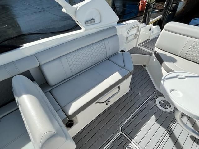 2021 Sea Ray 27 SUNDECK