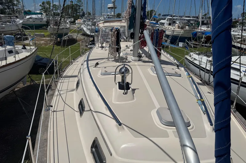 True North Yacht Photos Pics 2004 Island Packet 420 sailboat on land, surrounded by other boats in a marina.