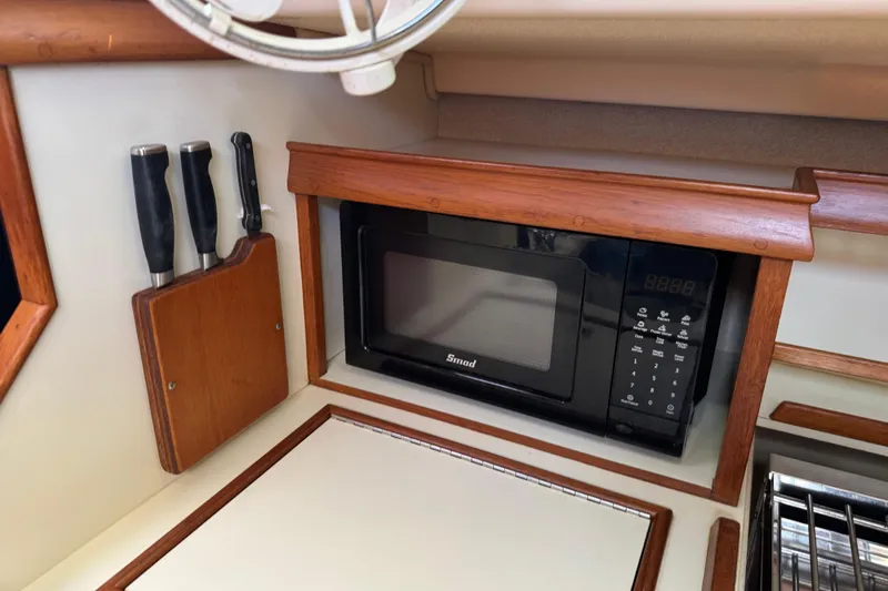 True North Yacht Photos Pics 2004 Island Packet 420 yacht kitchen with microwave and knife set.