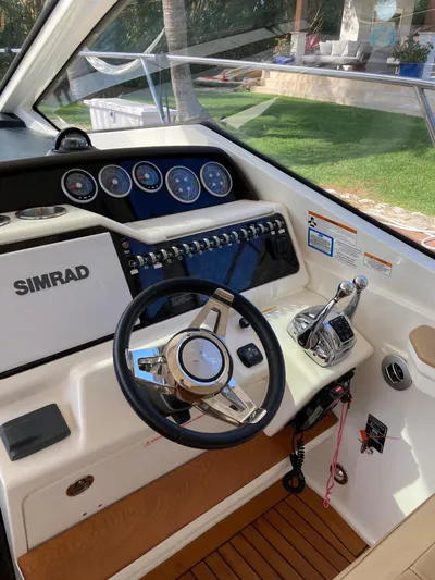 Idylwilde Yacht Photos Pics 2018 Sea Ray Sundancer 350 Coupe helm with Simrad electronics and modern controls.