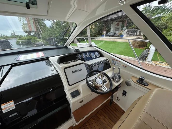 Idylwilde Yacht Photos Pics 2018 Sea Ray Sundancer 350 Coupe helm with modern controls and navigation system.