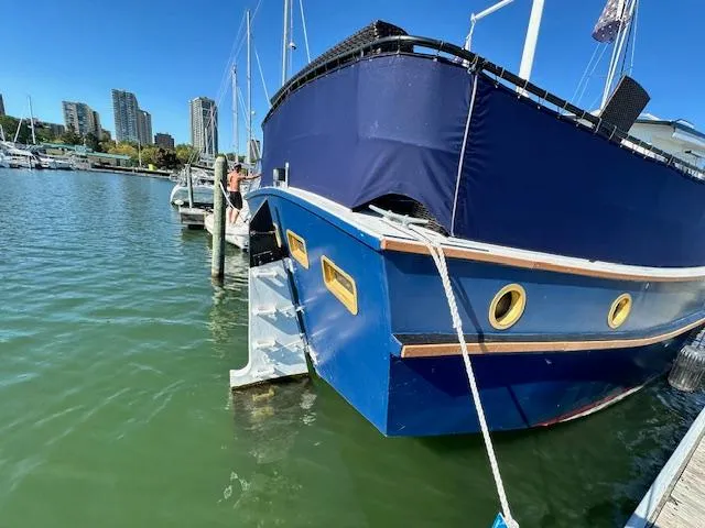 Diesel Duck 38 Trawler