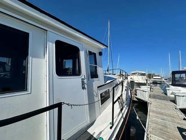 Diesel Duck 38 Trawler