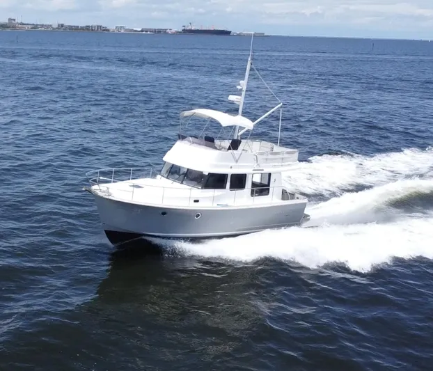 Amour Yacht Photos Pics 2018 Beneteau Swift Trawler 34 cruising on open water, creating waves.