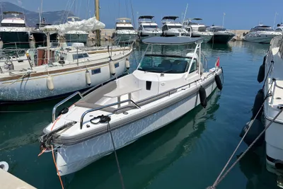2020 Axopar 28 TTop