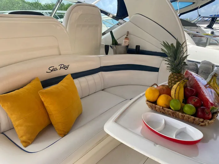 Flingstone 2006 Sea Ray 40 Da Yacht Photos Pics Luxurious 2006 Sea Ray 40 Sundancer yacht interior with fruit basket and yellow cushions.