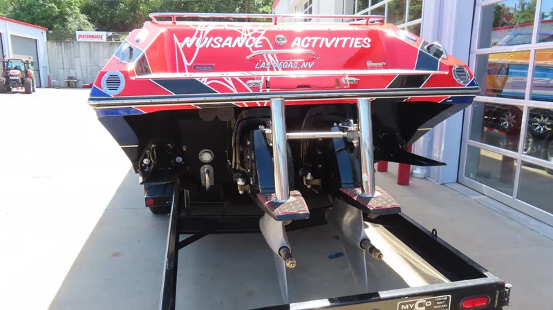  Yacht Photos Pics 2007 Fountain 42 Lightning speedboat on trailer, rear view, red and black design.