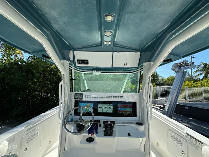 Yacht Photos Pics 2008 Everglades 350 CC boat cockpit with steering wheel and navigation displays.
