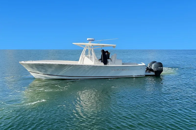  Yacht Photos Pics 2017 Regulator 31 boat on calm blue ocean waters.
