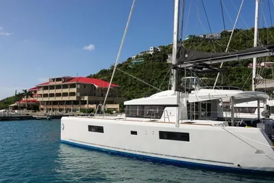 Lagoon 52